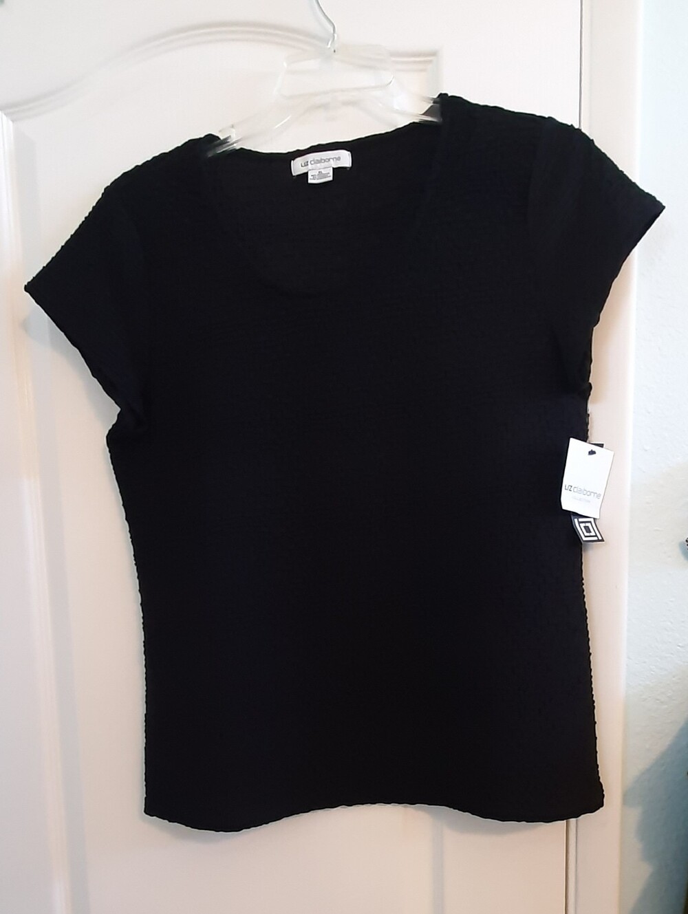 Liz Claiborne Black Lightweight Top Size Large NWT